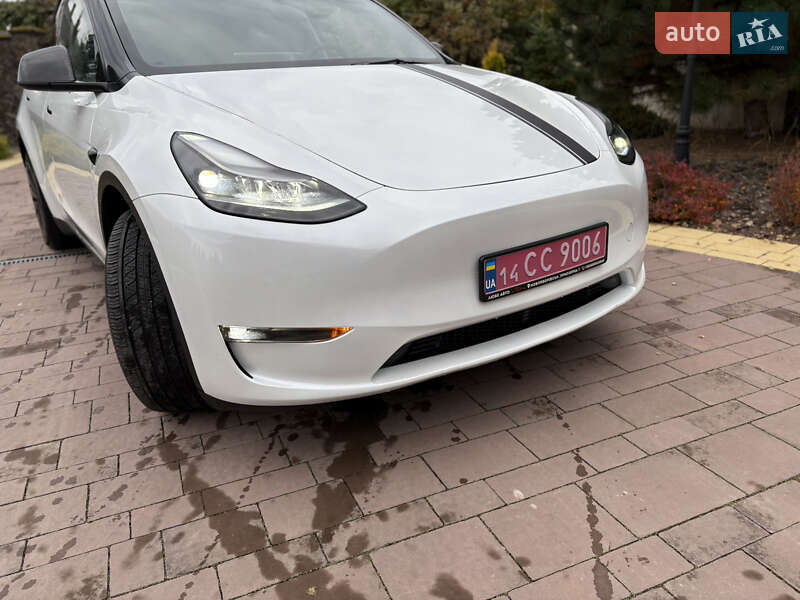 Позашляховик / Кросовер Tesla Model Y 2023 в Новояворівську