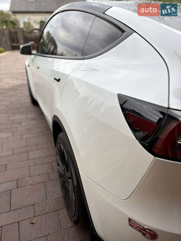 Позашляховик / Кросовер Tesla Model Y 2023 в Новояворівську