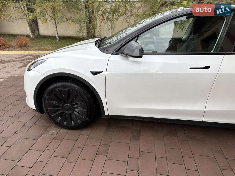 Позашляховик / Кросовер Tesla Model Y 2023 в Новояворівську