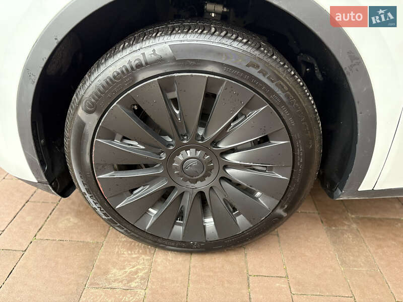 Позашляховик / Кросовер Tesla Model Y 2023 в Новояворівську