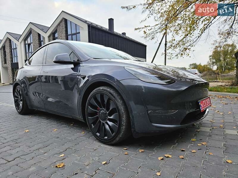 Tesla Model Y 2023