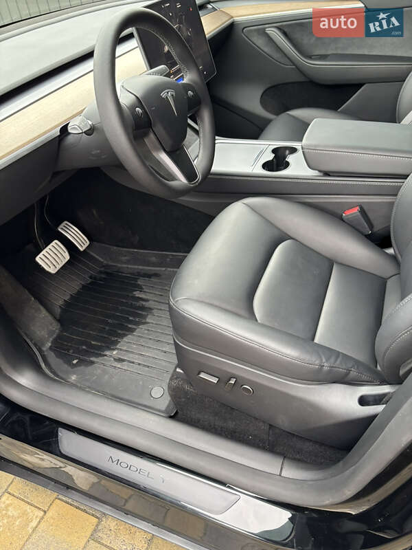 Внедорожник / Кроссовер Tesla Model Y 2024 в Тернополе