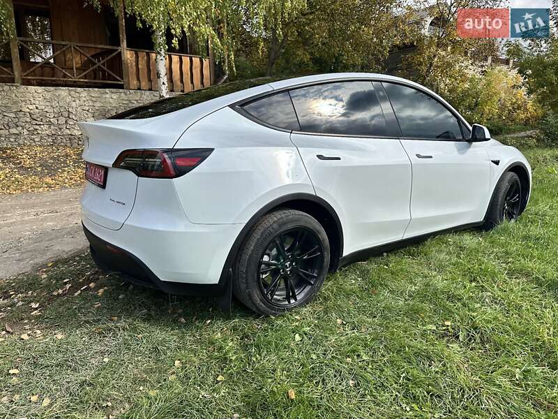 Позашляховик / Кросовер Tesla Model Y 2023 в Тернополі фото 12 Позашляховик / Кросовер Tesla Model Y 2023 в Тернополі