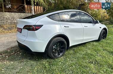 Позашляховик / Кросовер Tesla Model Y 2023 в  фото 12 Позашляховик / Кросовер Tesla Model Y 2023 в