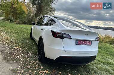 Позашляховик / Кросовер Tesla Model Y 2023 в  фото 4 Позашляховик / Кросовер Tesla Model Y 2023 в