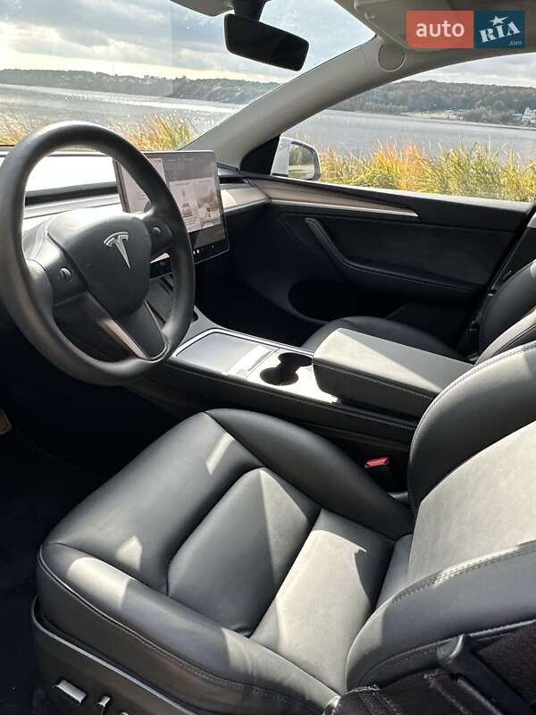 Позашляховик / Кросовер Tesla Model Y 2023 в Тернополі фото 27 Позашляховик / Кросовер Tesla Model Y 2023 в Тернополі