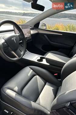 Позашляховик / Кросовер Tesla Model Y 2023 в  фото 27 Позашляховик / Кросовер Tesla Model Y 2023 в
