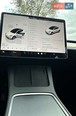 Позашляховик / Кросовер Tesla Model Y 2023 в  фото 35 Позашляховик / Кросовер Tesla Model Y 2023 в