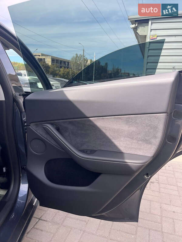Позашляховик / Кросовер Tesla Model Y 2023 в Дніпрі фото 15 Позашляховик / Кросовер Tesla Model Y 2023 в Дніпрі