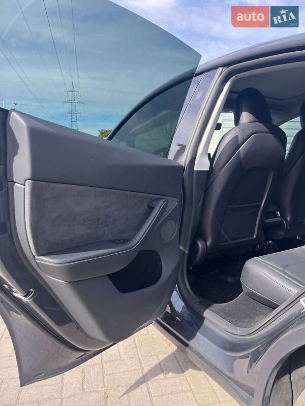Позашляховик / Кросовер Tesla Model Y 2023 в Дніпрі фото 17 Позашляховик / Кросовер Tesla Model Y 2023 в Дніпрі