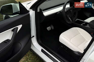Позашляховик / Кросовер Tesla Model Y 2022 в  фото 11 Позашляховик / Кросовер Tesla Model Y 2022 в