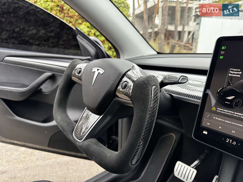 Внедорожник / Кроссовер Tesla Model Y 2023 в Киеве