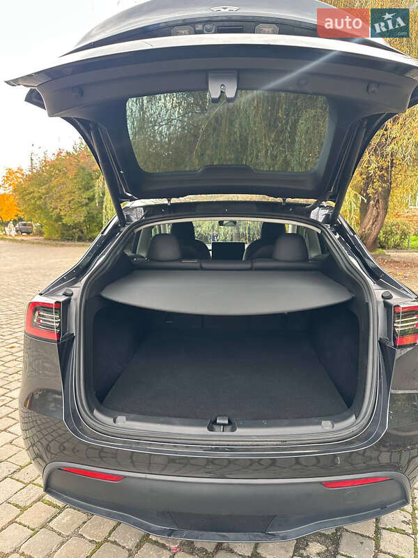 Позашляховик / Кросовер Tesla Model Y 2024 в Чернівцях фото 8 Позашляховик / Кросовер Tesla Model Y 2024 в Чернівцях