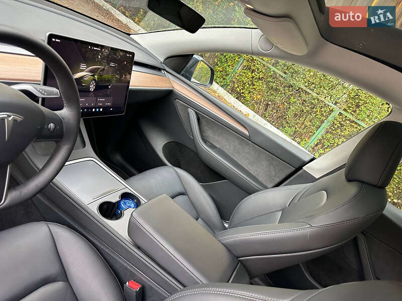 Позашляховик / Кросовер Tesla Model Y 2024 в Чернівцях фото 17 Позашляховик / Кросовер Tesla Model Y 2024 в Чернівцях