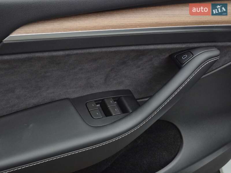 Позашляховик / Кросовер Tesla Model Y 2023 в Львові фото 11 Позашляховик / Кросовер Tesla Model Y 2023 в Львові