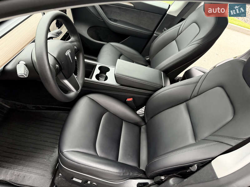 Внедорожник / Кроссовер Tesla Model Y 2024 в Киеве