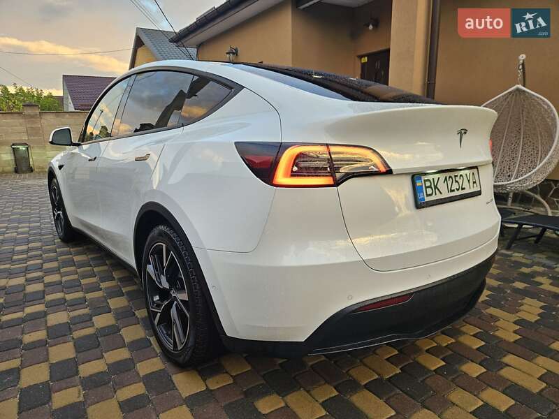 Позашляховик / Кросовер Tesla Model Y 2021 в Рівному