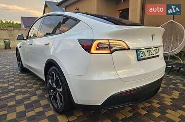 Внедорожник / Кроссовер Tesla Model Y 2021 в 