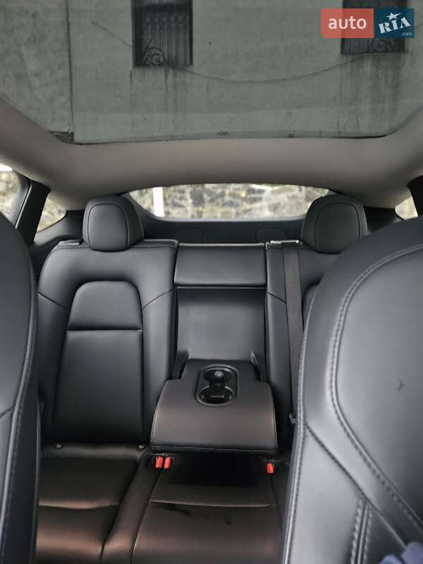 Позашляховик / Кросовер Tesla Model Y 2021 в Рівному
