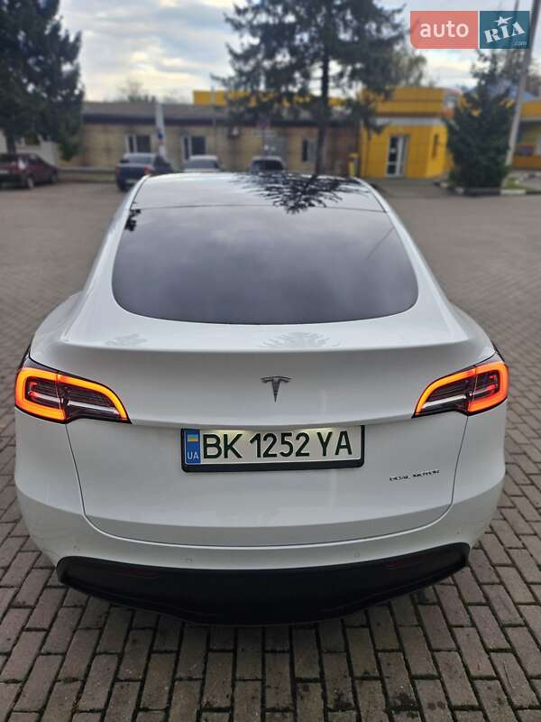 Позашляховик / Кросовер Tesla Model Y 2021 в Рівному