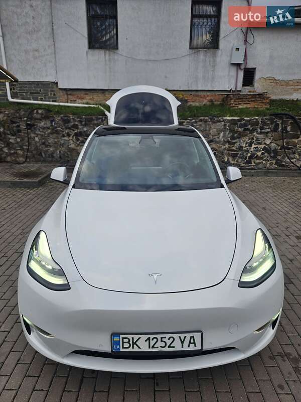 Позашляховик / Кросовер Tesla Model Y 2021 в Рівному