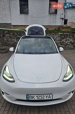 Внедорожник / Кроссовер Tesla Model Y 2021 в 