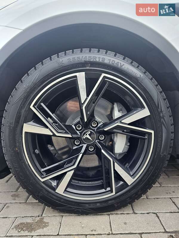 Позашляховик / Кросовер Tesla Model Y 2021 в Рівному