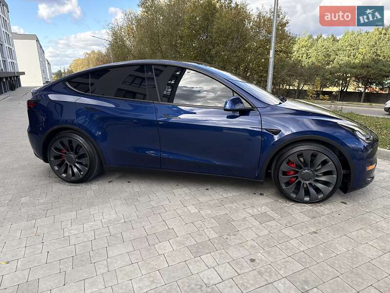 Позашляховик / Кросовер Tesla Model Y 2021 в Львові