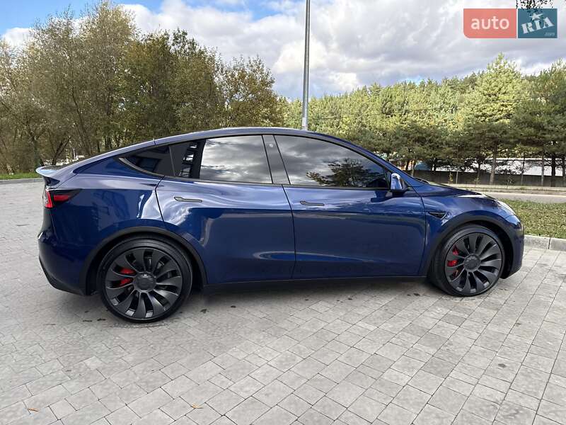 Позашляховик / Кросовер Tesla Model Y 2021 в Львові