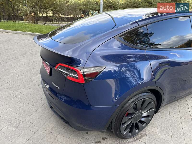 Позашляховик / Кросовер Tesla Model Y 2021 в Львові