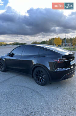 Позашляховик / Кросовер Tesla Model Y 2023 в  фото 19 Позашляховик / Кросовер Tesla Model Y 2023 в
