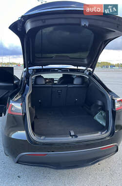 Позашляховик / Кросовер Tesla Model Y 2023 в  фото 30 Позашляховик / Кросовер Tesla Model Y 2023 в