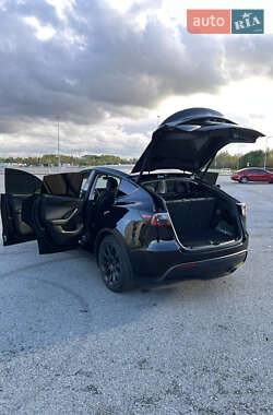 Позашляховик / Кросовер Tesla Model Y 2023 в  фото 42 Позашляховик / Кросовер Tesla Model Y 2023 в