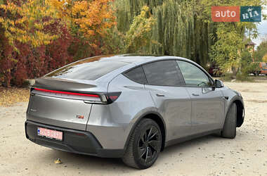 Позашляховик / Кросовер Tesla Model Y 2025 в 
