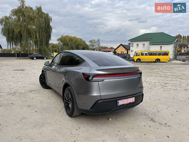 Внедорожник / Кроссовер Tesla Model Y 2025 в Львове