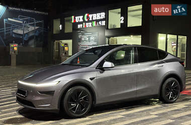 Позашляховик / Кросовер Tesla Model Y 2025 в 