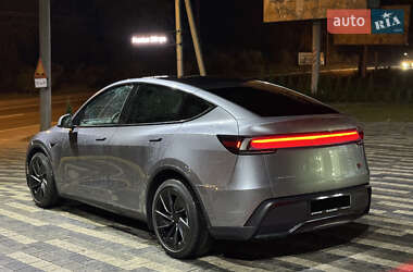 Позашляховик / Кросовер Tesla Model Y 2025 в 