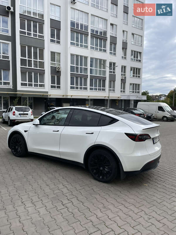Внедорожник / Кроссовер Tesla Model Y 2021 в Черновцах