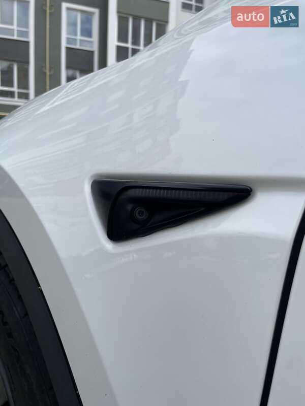 Внедорожник / Кроссовер Tesla Model Y 2021 в Черновцах