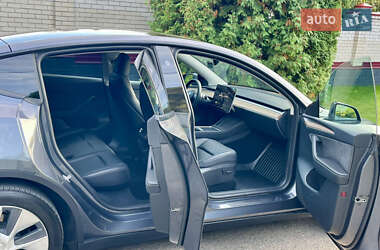 Позашляховик / Кросовер Tesla Model Y 2023 в  фото 17 Позашляховик / Кросовер Tesla Model Y 2023 в