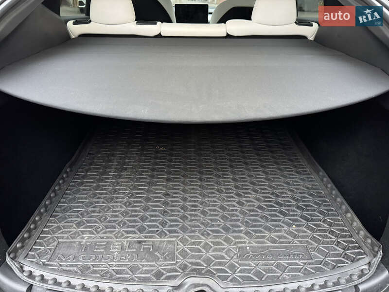 Внедорожник / Кроссовер Tesla Model Y 2023 в Киеве