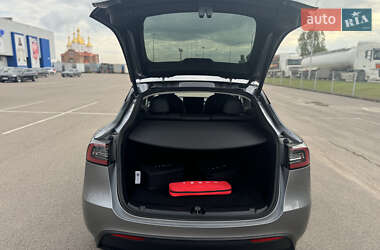 Позашляховик / Кросовер Tesla Model Y 2024 в 