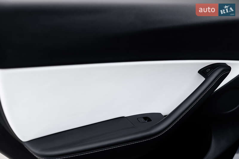 Внедорожник / Кроссовер Tesla Model Y 2022 в Луцке