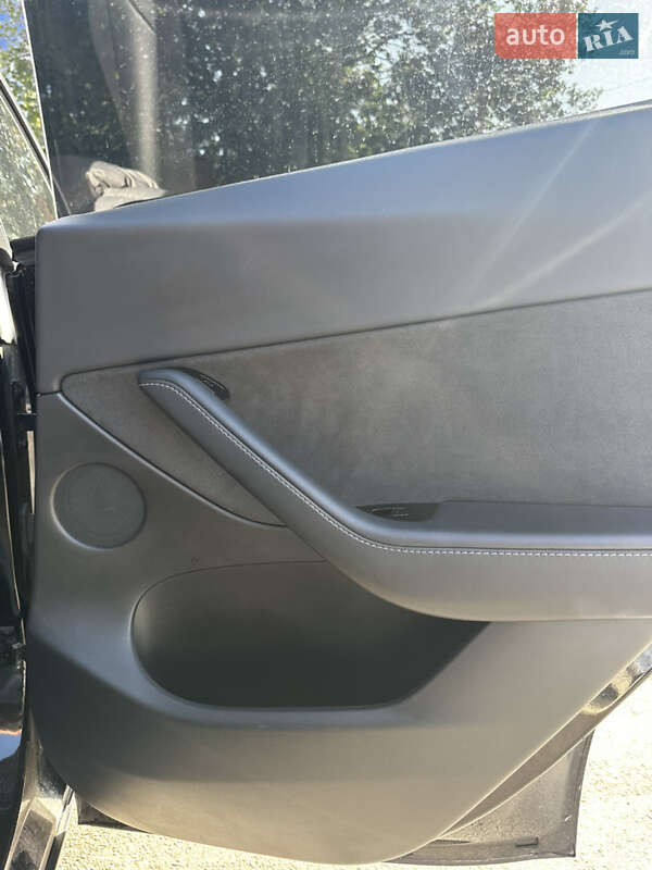 Внедорожник / Кроссовер Tesla Model Y 2020 в Днепре