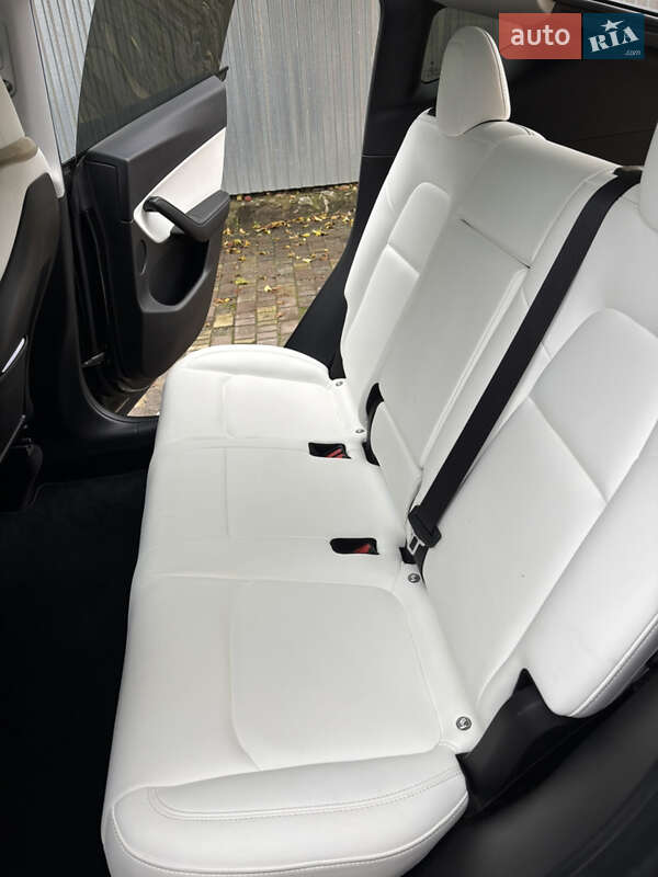 Позашляховик / Кросовер Tesla Model Y 2020 в Тернополі