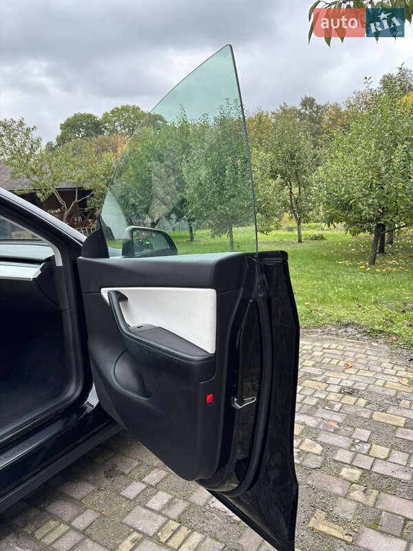 Позашляховик / Кросовер Tesla Model Y 2020 в Тернополі