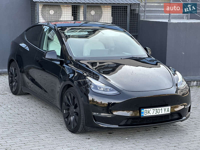 Позашляховик / Кросовер Tesla Model Y 2023 в Рівному фото 5 Позашляховик / Кросовер Tesla Model Y 2023 в Рівному