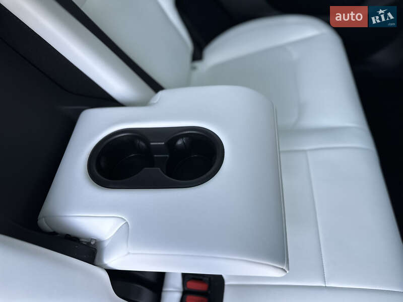 Позашляховик / Кросовер Tesla Model Y 2023 в Рівному фото 27 Позашляховик / Кросовер Tesla Model Y 2023 в Рівному