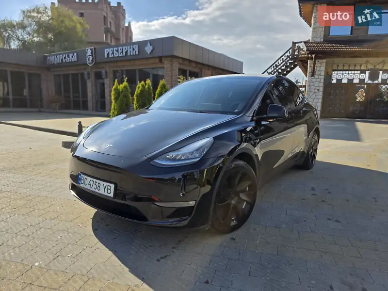 Tesla Model Y 2022