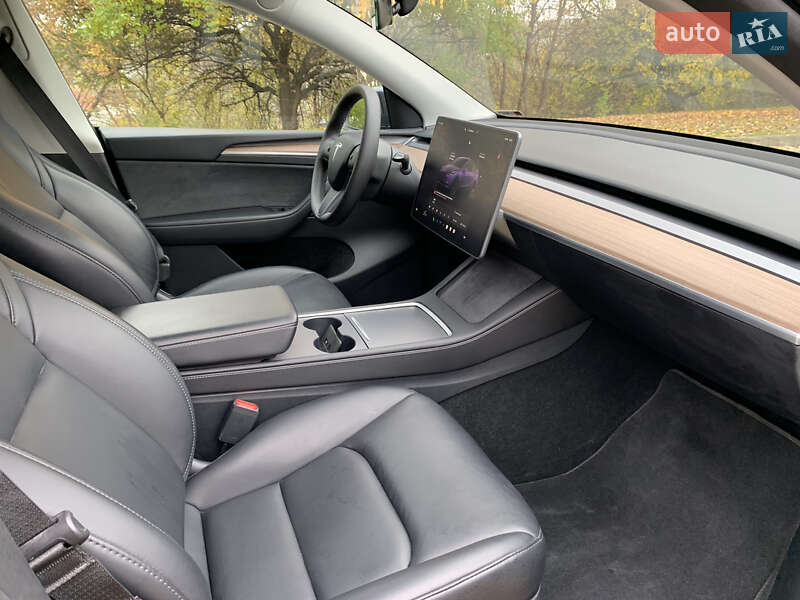 Внедорожник / Кроссовер Tesla Model Y 2024 в Киеве